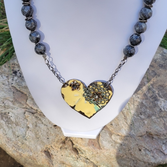 💜HOST PICK💜~🌺EUC~ Shabby Chic Heart Necklace - Picture 4 of 10